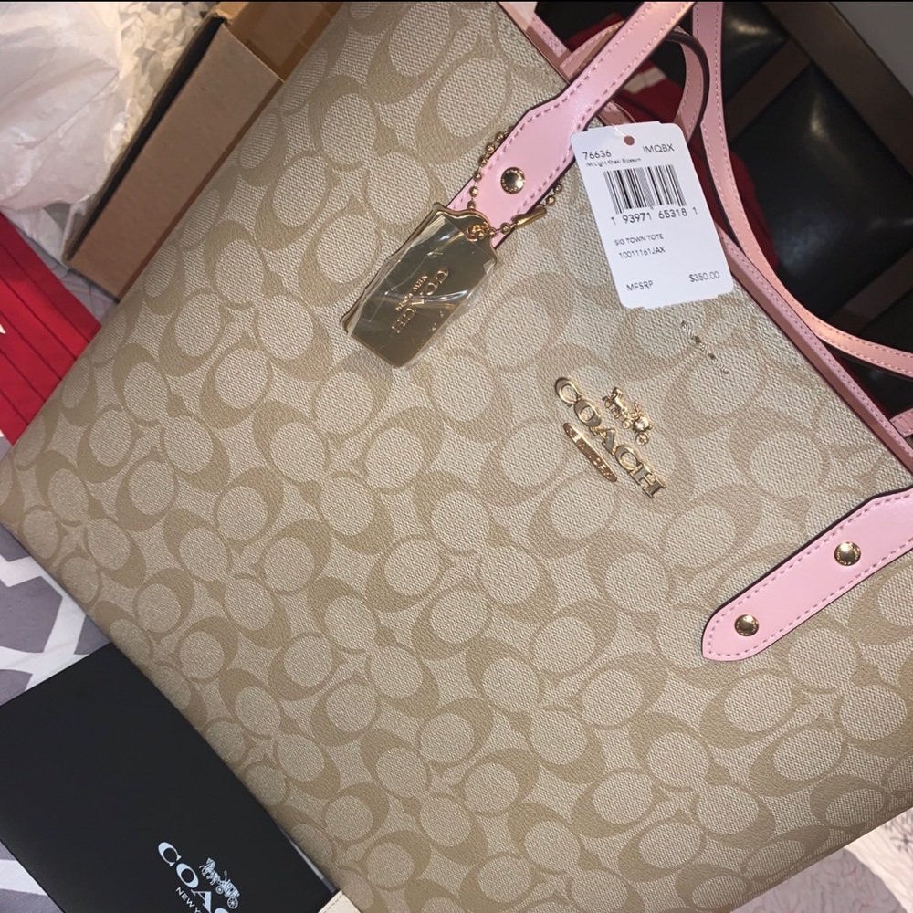 Coach purse used once in great condition has been put away